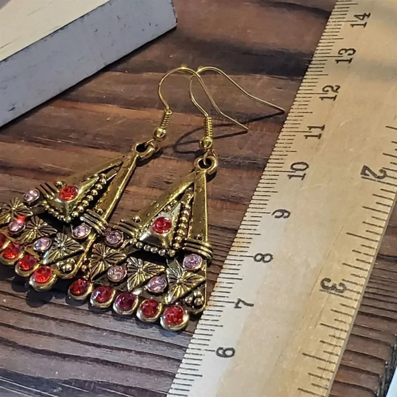 Egyptian Style Red Pink Austrian Crystal Art Deco Carved Gold Triangle Earrings - Picture 7 of 7